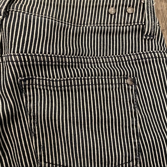 CABi #324 Johnny Crop Railroad Cropped Navy and White Striped Jeans 2 - Picture 9 of 13